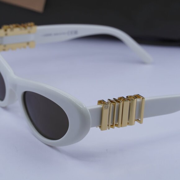 Loewe LW40156U 25E Cat Eye Sunglasses – Ivory\Brown - Picture 9 of 10